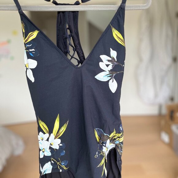 La Blanca, "Dirty Martini", lace-back one-piece, black, size 10 - Picture 4 of 6